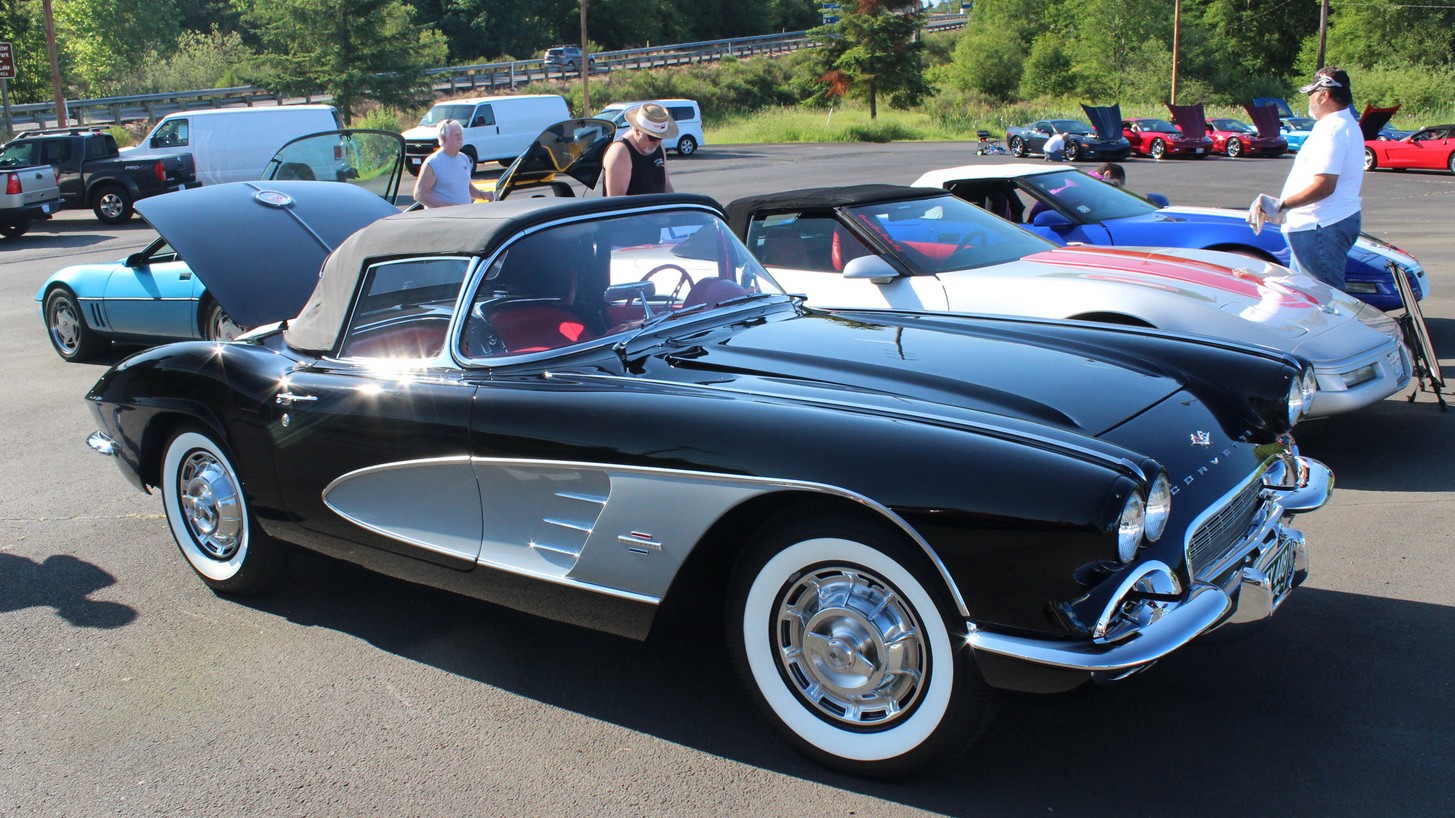 Click to Enlarge-Esc to Close Corvette Generations/C1/C1 1961 Balck-White.JPG